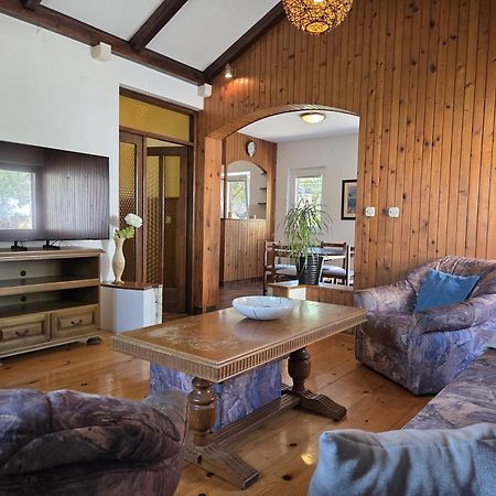 Apartments Jelena Supetar - Four Apartments - A Small House With A Private Yard - Two-Room Apartment With A Sea View - Studio Apartment - Two-Room Apartment With Garden View- Free Parking Bagian luar foto