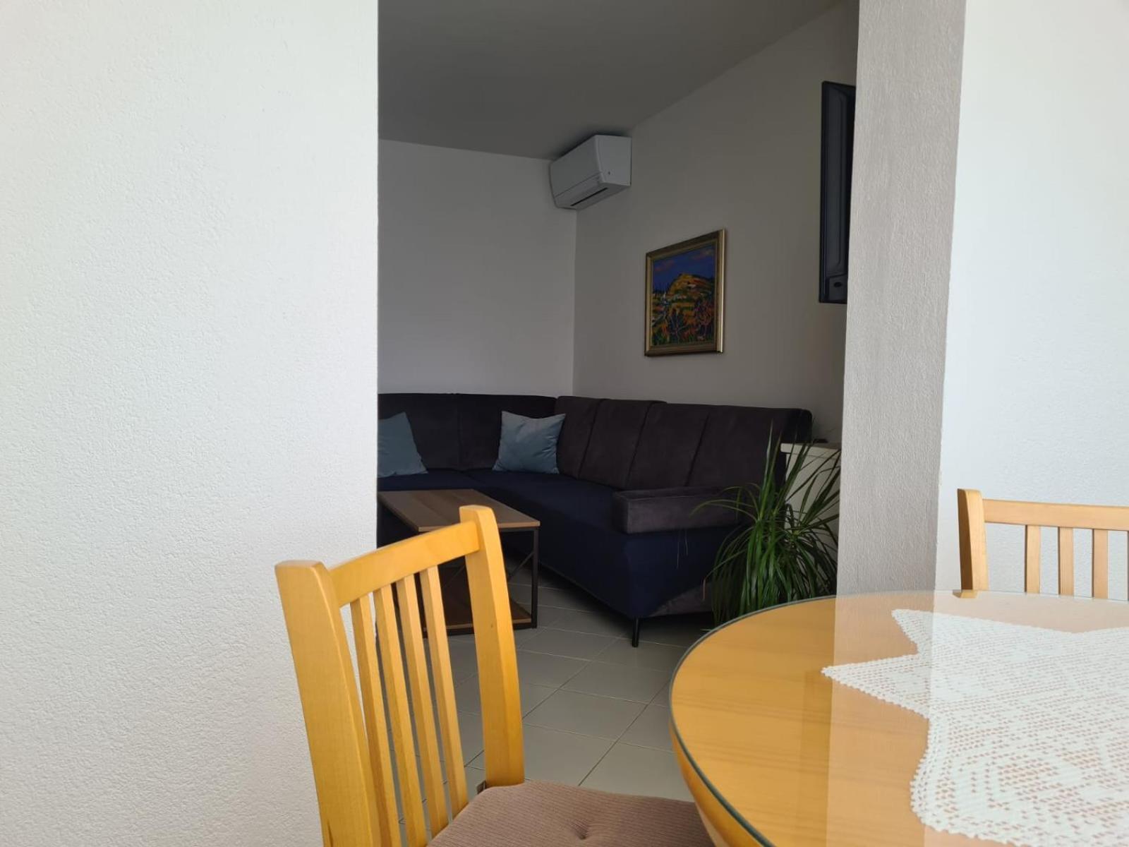 Apartments Jelena Supetar - Four Apartments - A Small House With A Private Yard - Two-Room Apartment With A Sea View - Studio Apartment - Two-Room Apartment With Garden View- Free Parking Bagian luar foto