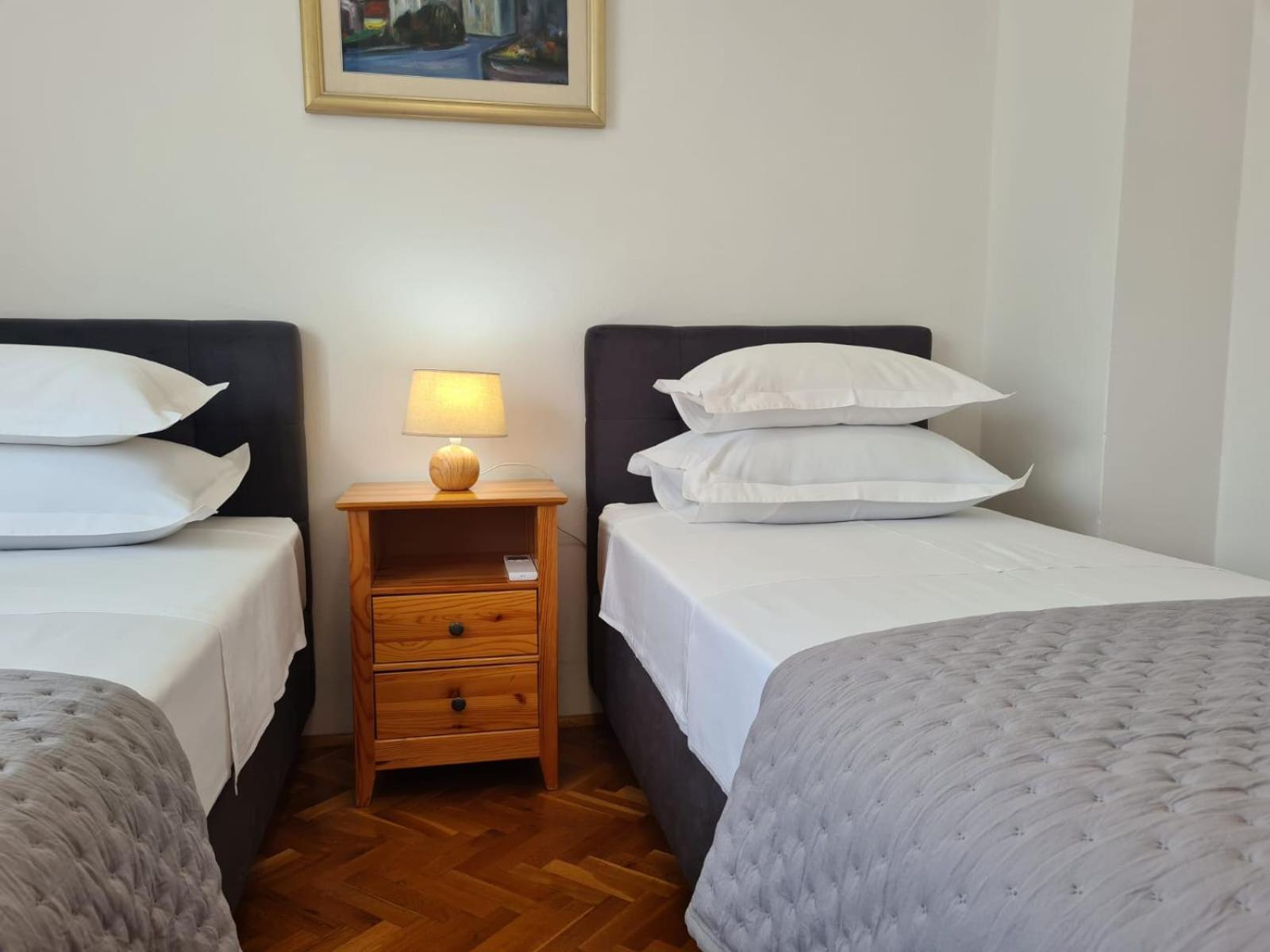 Apartments Jelena Supetar - Four Apartments - A Small House With A Private Yard - Two-Room Apartment With A Sea View - Studio Apartment - Two-Room Apartment With Garden View- Free Parking Bagian luar foto