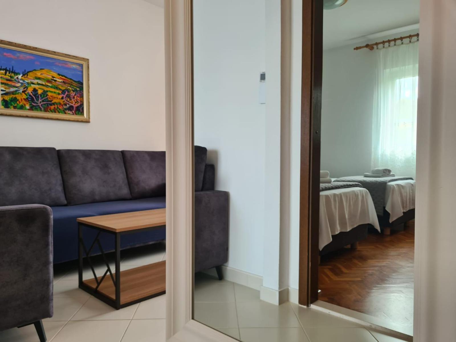 Apartments Jelena Supetar - Four Apartments - A Small House With A Private Yard - Two-Room Apartment With A Sea View - Studio Apartment - Two-Room Apartment With Garden View- Free Parking Bagian luar foto