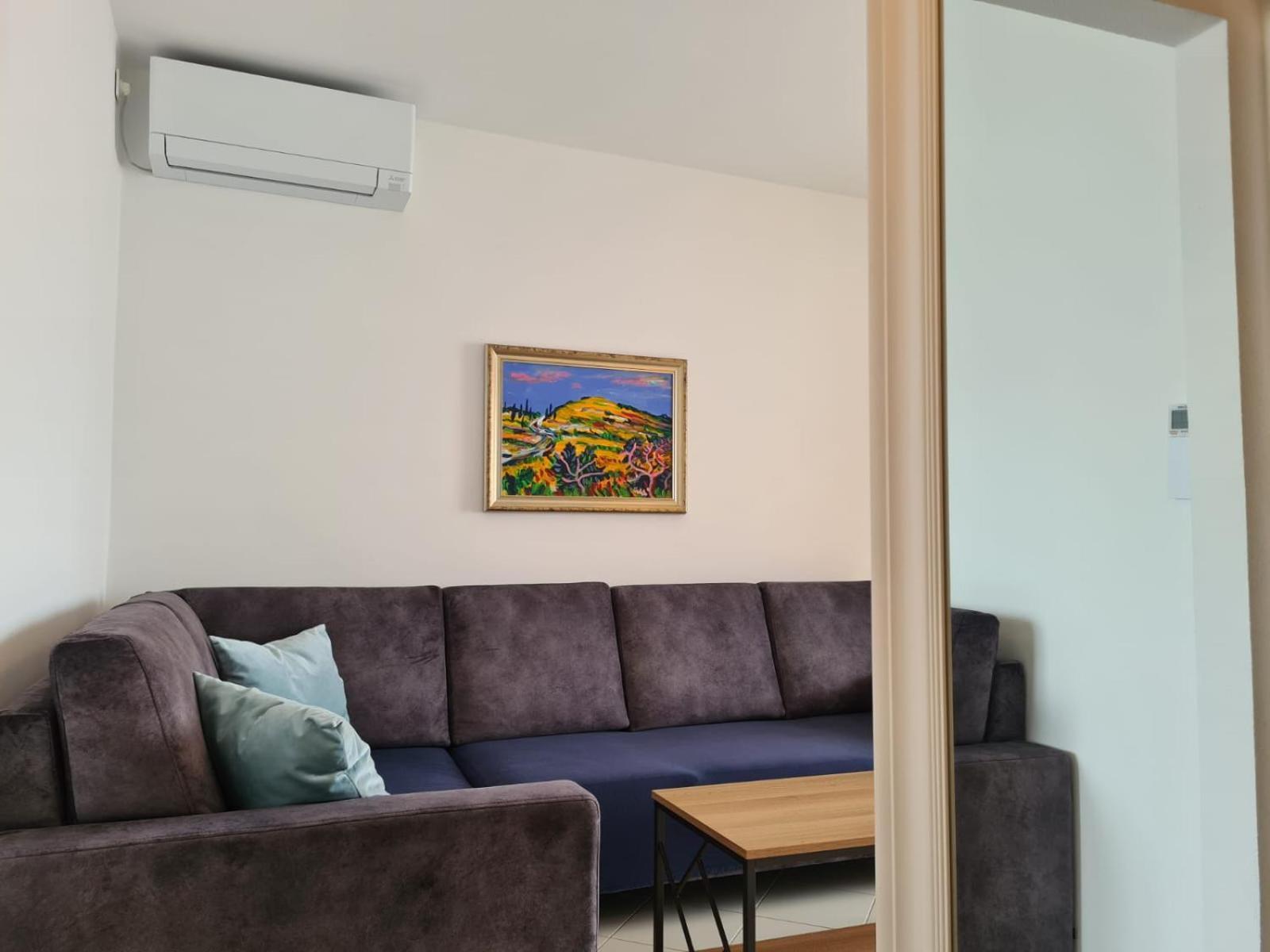Apartments Jelena Supetar - Four Apartments - A Small House With A Private Yard - Two-Room Apartment With A Sea View - Studio Apartment - Two-Room Apartment With Garden View- Free Parking Bagian luar foto