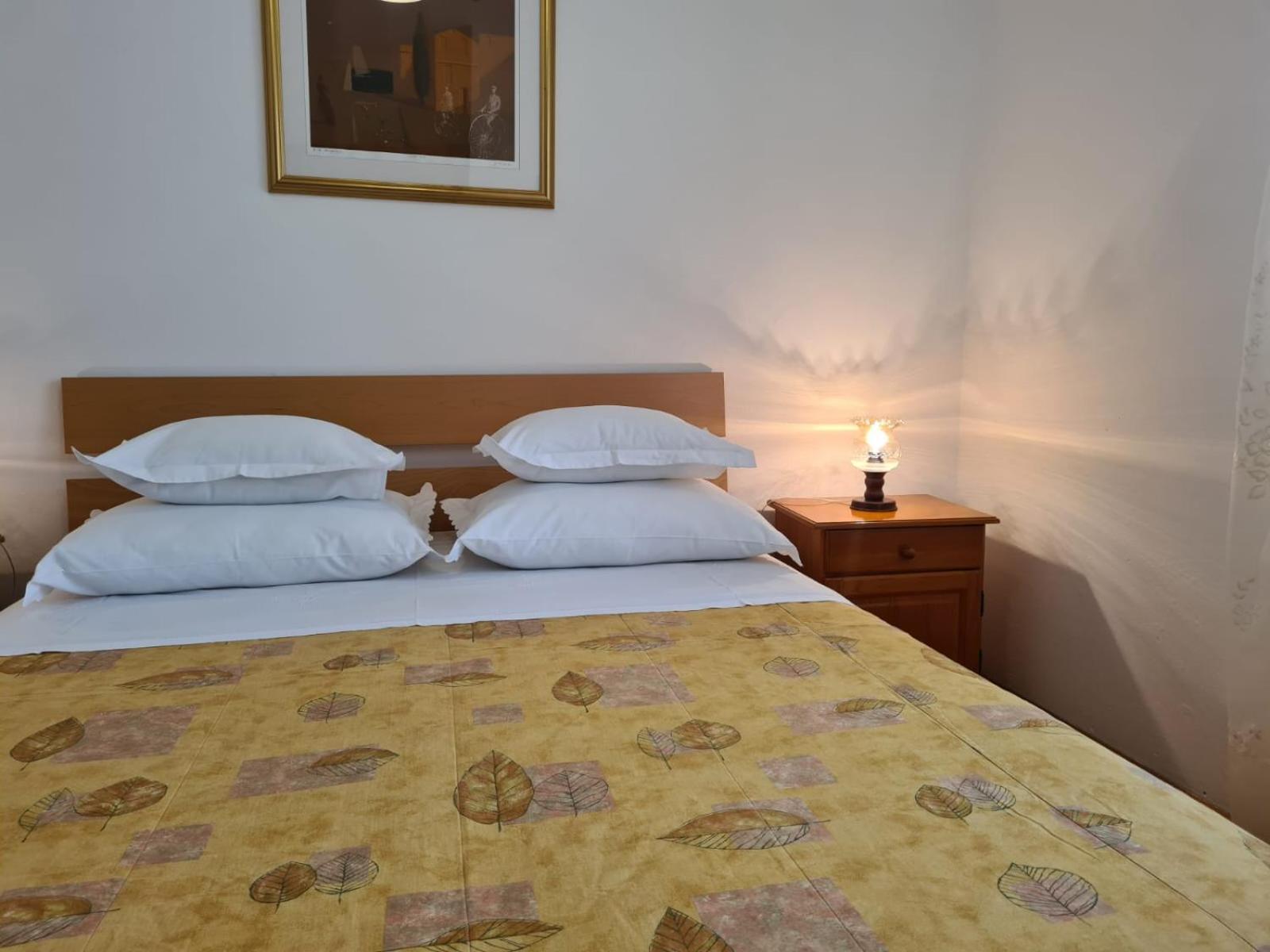 Apartments Jelena Supetar - Four Apartments - A Small House With A Private Yard - Two-Room Apartment With A Sea View - Studio Apartment - Two-Room Apartment With Garden View- Free Parking Bagian luar foto