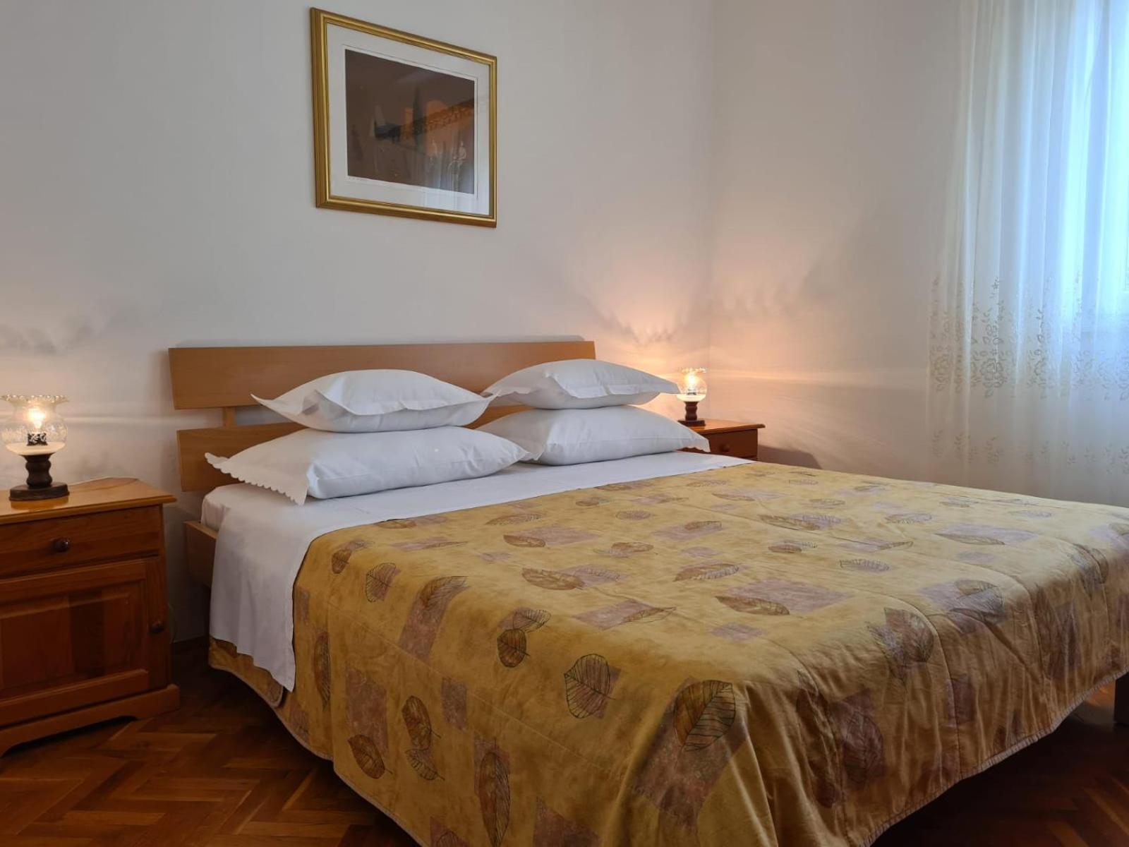 Apartments Jelena Supetar - Four Apartments - A Small House With A Private Yard - Two-Room Apartment With A Sea View - Studio Apartment - Two-Room Apartment With Garden View- Free Parking Bagian luar foto