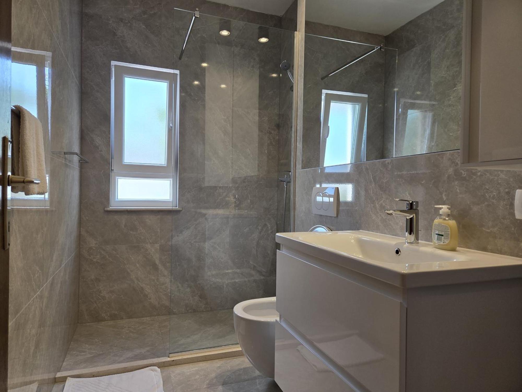 Apartments Jelena Supetar - Four Apartments - A Small House With A Private Yard - Two-Room Apartment With A Sea View - Studio Apartment - Two-Room Apartment With Garden View- Free Parking Bagian luar foto