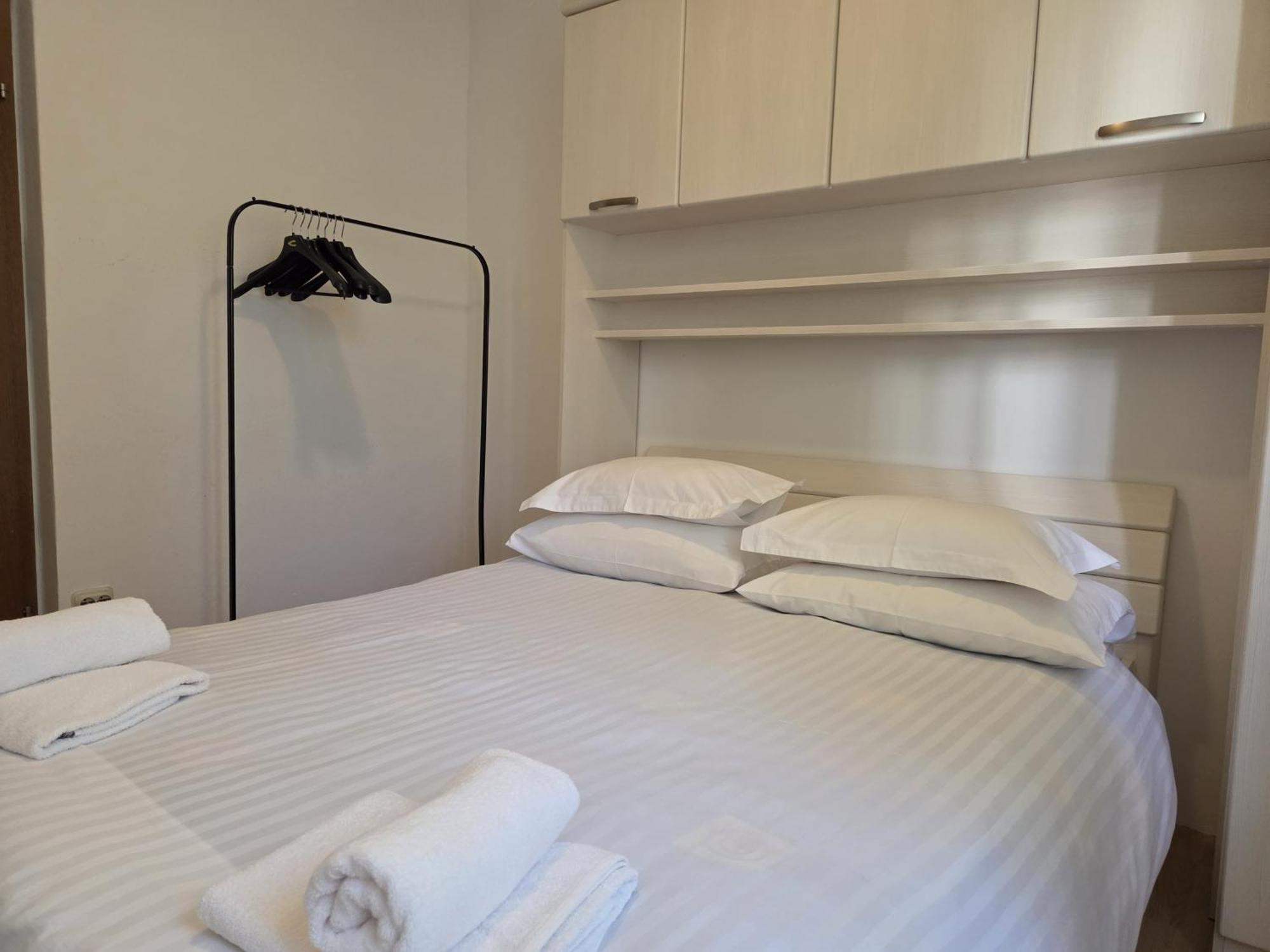 Apartments Jelena Supetar - Four Apartments - A Small House With A Private Yard - Two-Room Apartment With A Sea View - Studio Apartment - Two-Room Apartment With Garden View- Free Parking Bagian luar foto