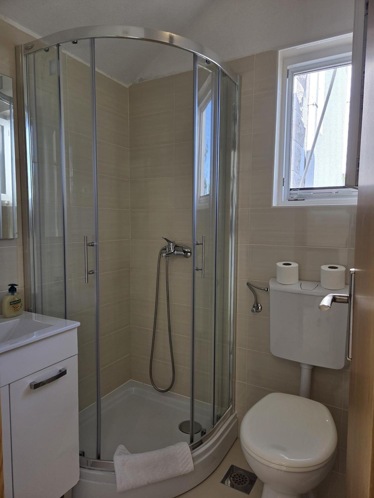Apartments Jelena Supetar - Four Apartments - A Small House With A Private Yard - Two-Room Apartment With A Sea View - Studio Apartment - Two-Room Apartment With Garden View- Free Parking Bagian luar foto